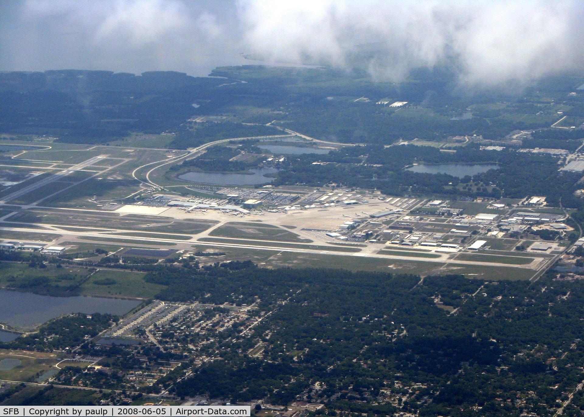 Orlando Sanford International Airport (SFB) - Passing back around the airport after departing 9L.