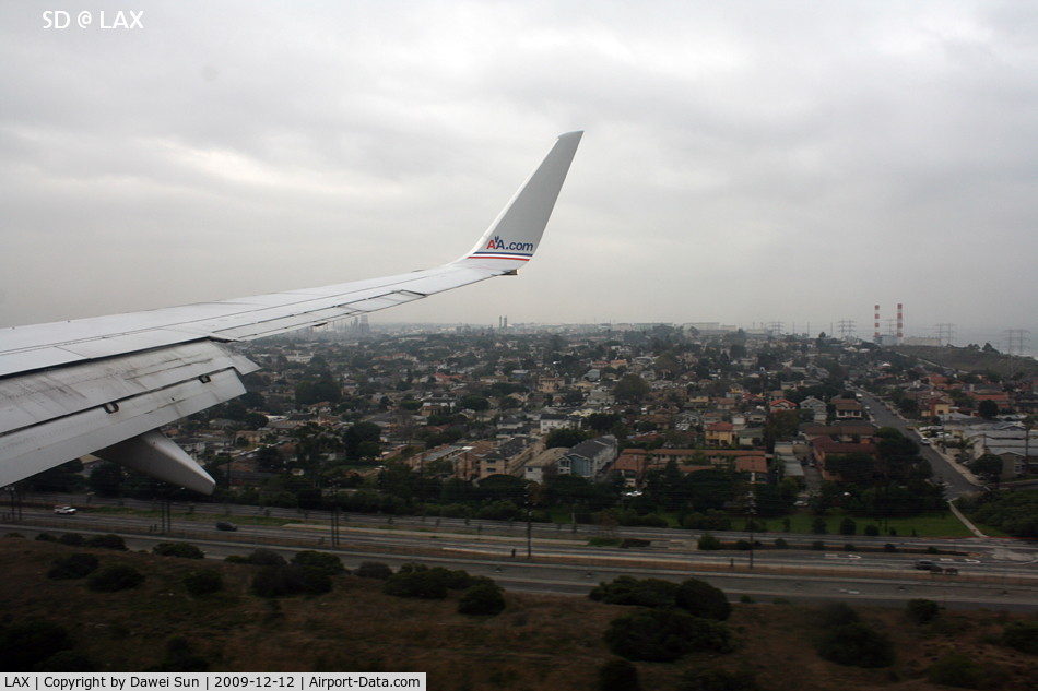 Los Angeles International Airport (LAX) - coming for touch down @ LAX