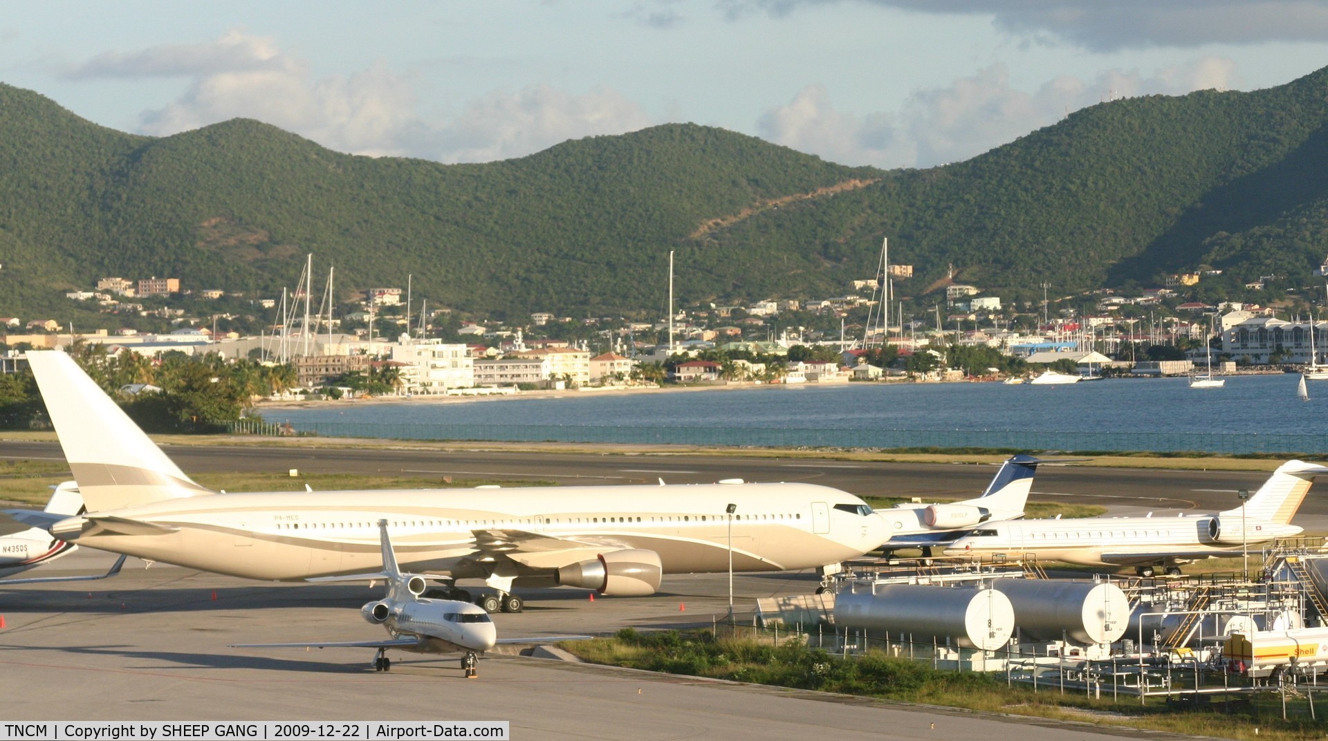 Princess Juliana International Airport, Philipsburg, Sint Maarten Netherlands Antilles (TNCM) - Never seen befor!!! all of them park so close to each other. nice