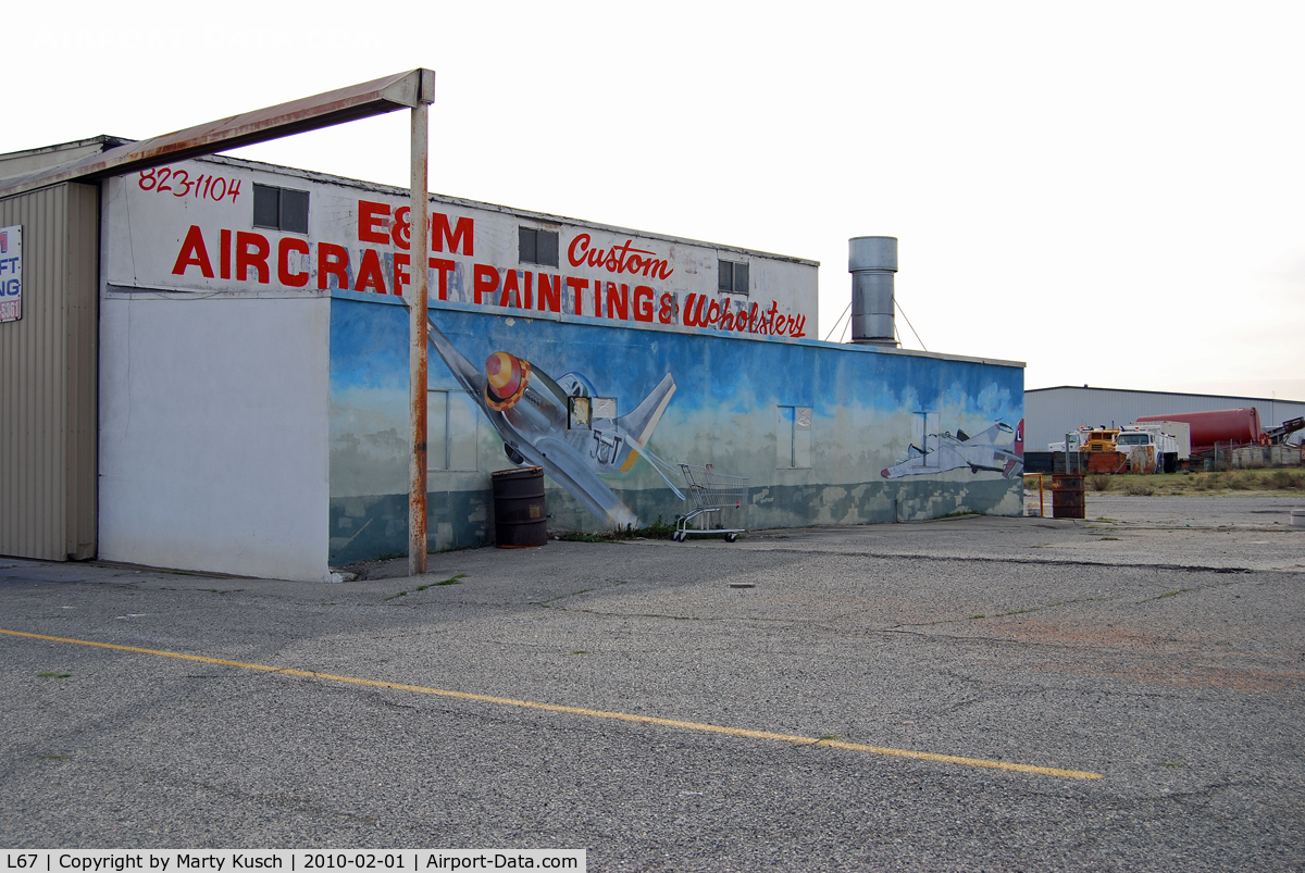 Rialto Municipal /miro Fld/ Airport (L67) - Paint Shop