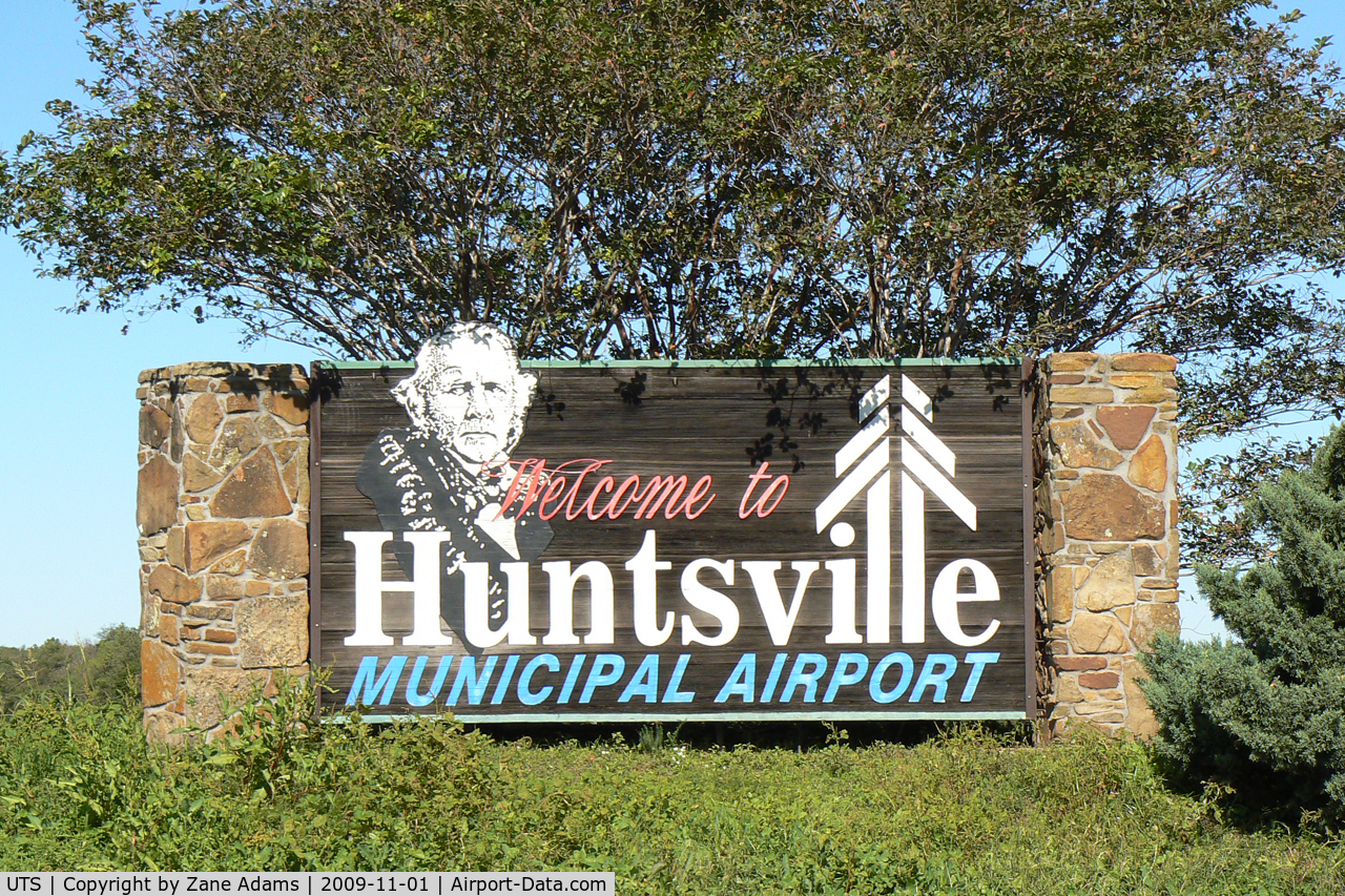 Huntsville Municipal Airport (UTS) - Huntsville Municipal, Texas