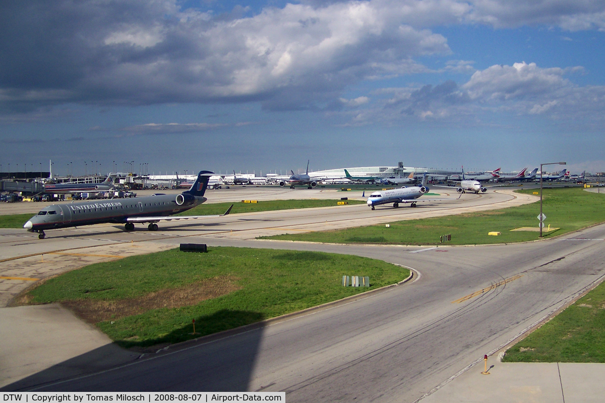 Detroit Metropolitan Wayne County Airport (DTW) -  