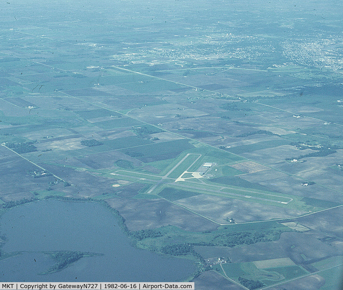 Mankato Regional Airport (MKT) - Looking west toward the airport. Taken from N7680U.