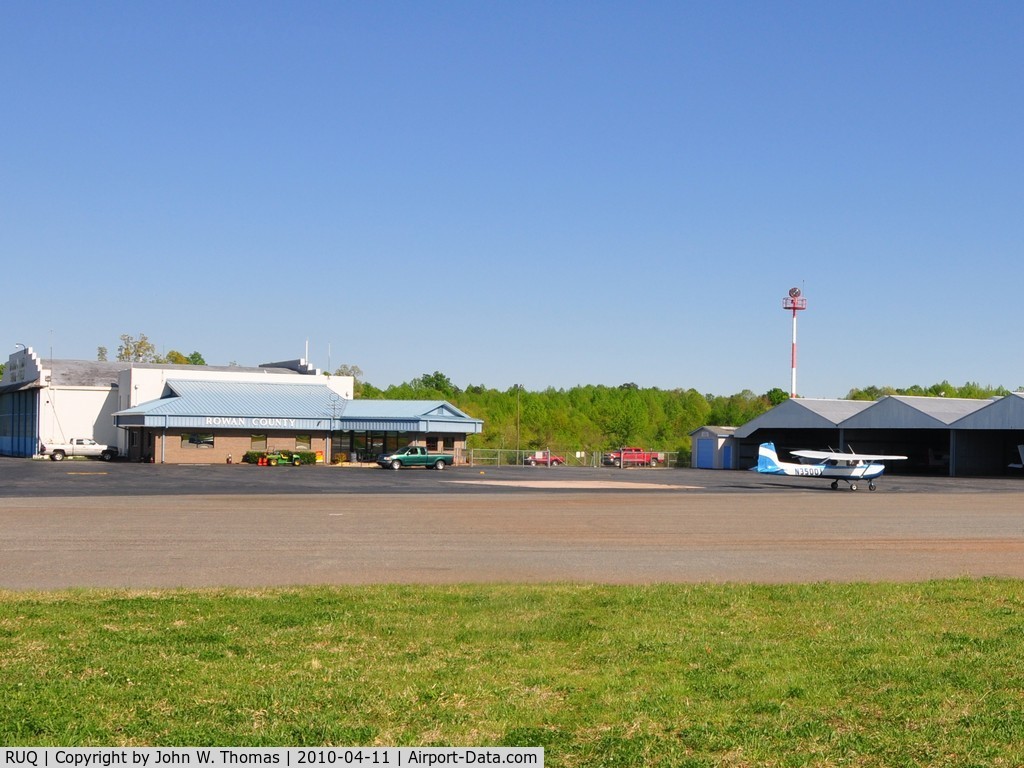 Rowan County Airport (RUQ) - Lazy Sunday afternoon....
