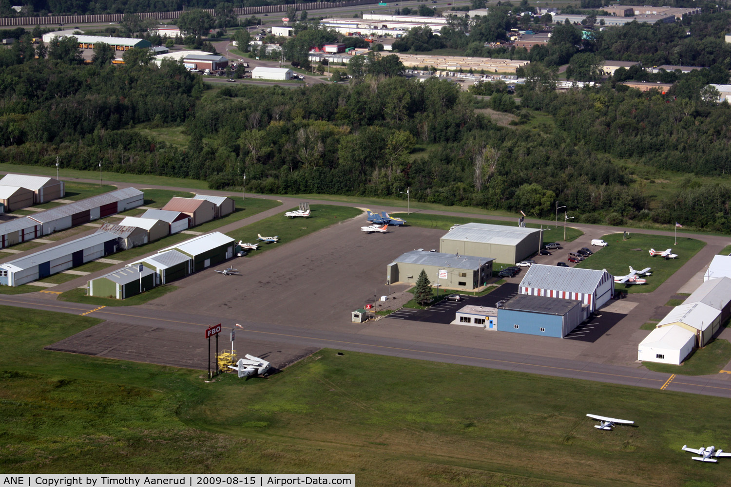 Anoka County-blaine Arpt(janes Field) Airport (ANE) - FBO == Cirrus Flight Operations