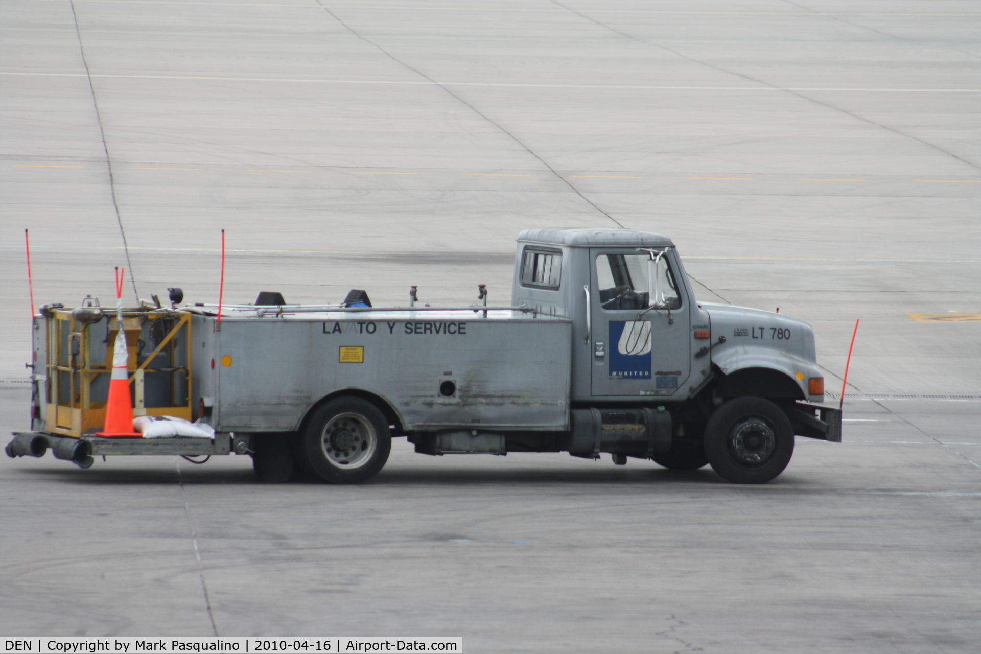 Denver International Airport (DEN) - Lav Truck