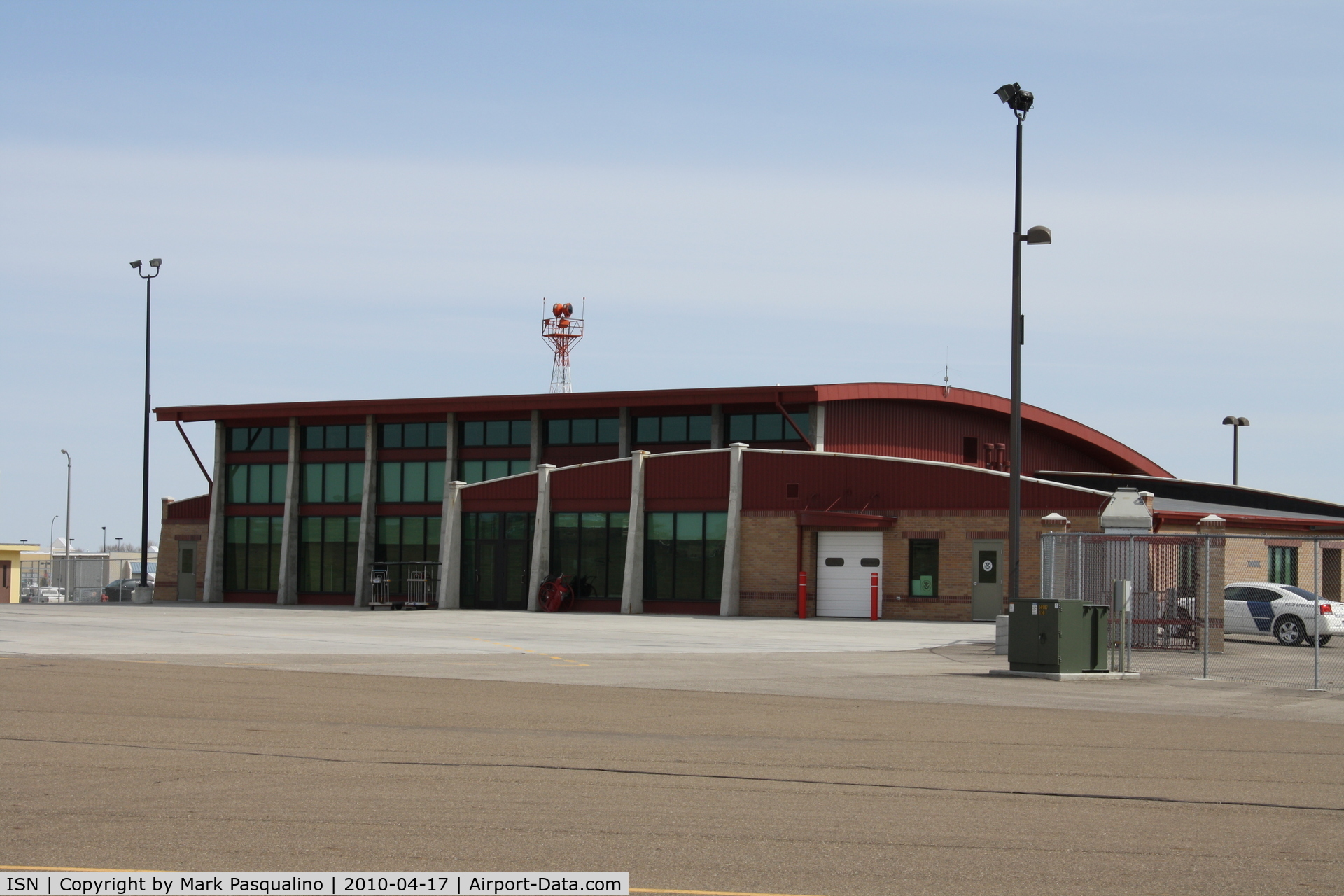 Sloulin Fld International Airport (ISN) - Main Terminal