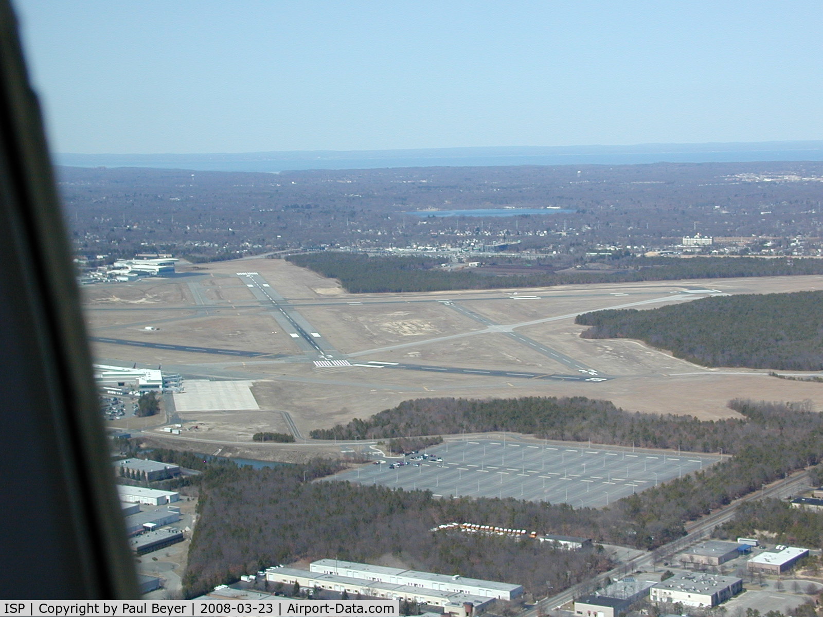 Long Island Mac Arthur Airport (ISP) - Landing at Islip on a clear March morning.