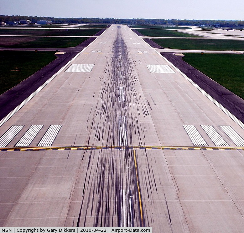 Dane County Rgnl-truax Field Airport (MSN) - Runway 18
