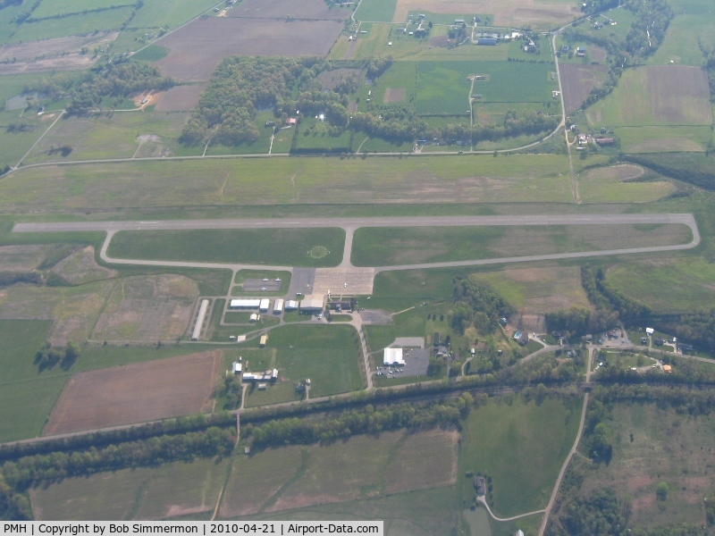 Greater Portsmouth Regional Airport (PMH) - Looking east