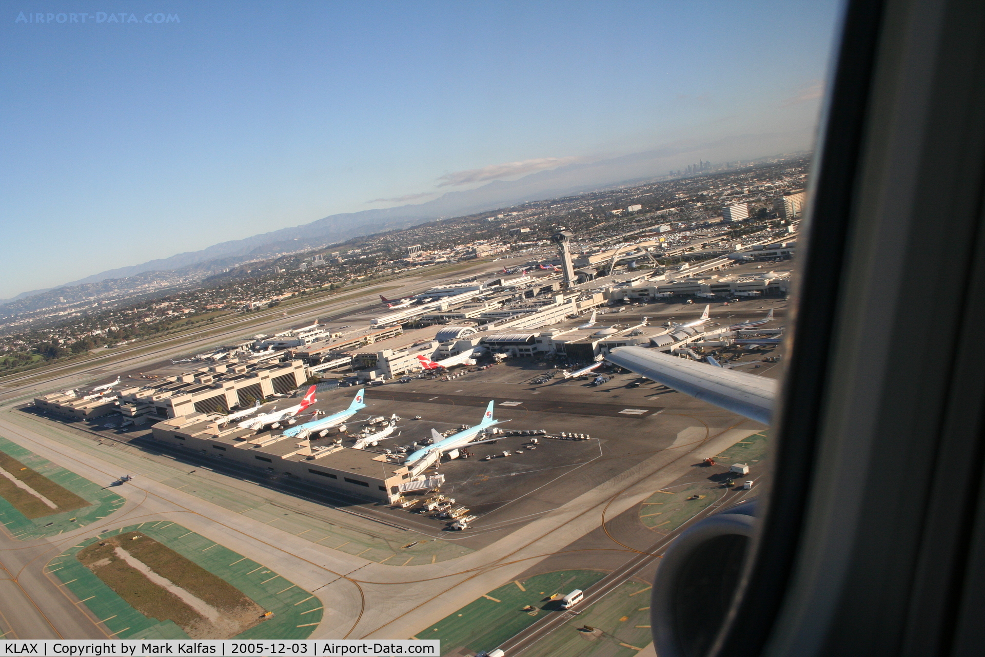 Los Angeles International Airport (LAX) - A view of the Bradley International Terminal climbing out from 25R KLAX.