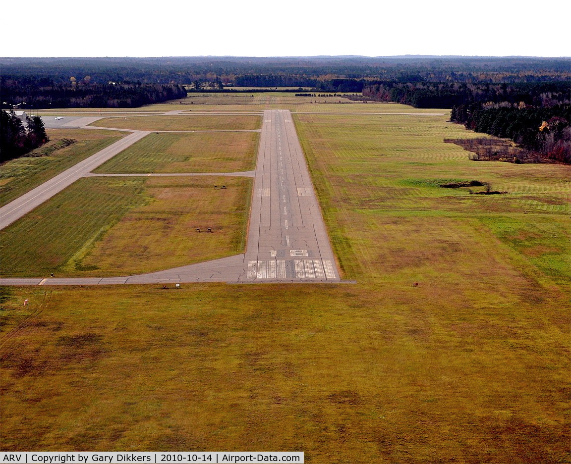 Lakeland/noble F. Lee Memorial Field Airport (ARV) - Short final, runway 18, Lakeland