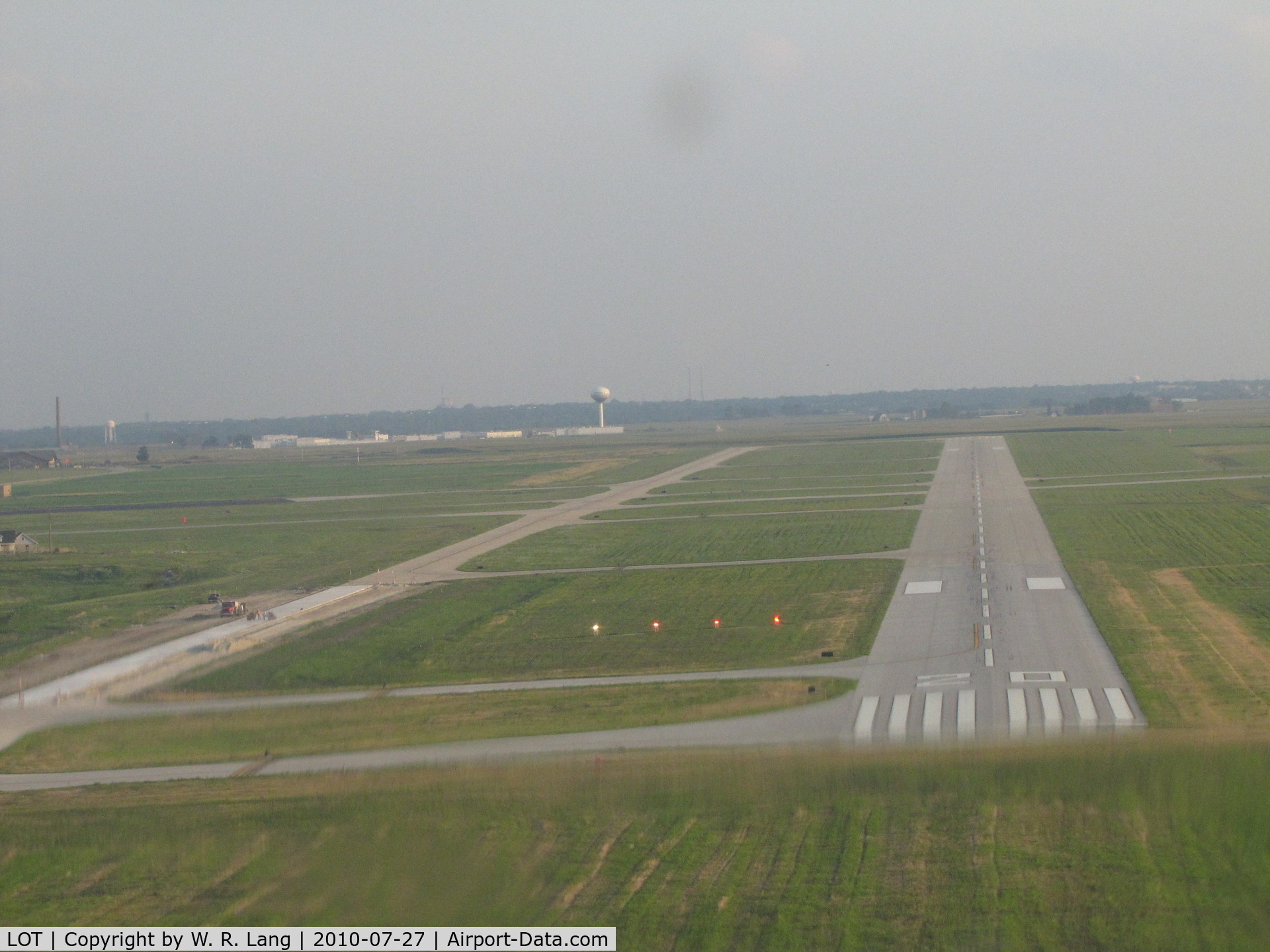 Lewis University Airport (LOT) - Landing on Runway 20 at KLOT 