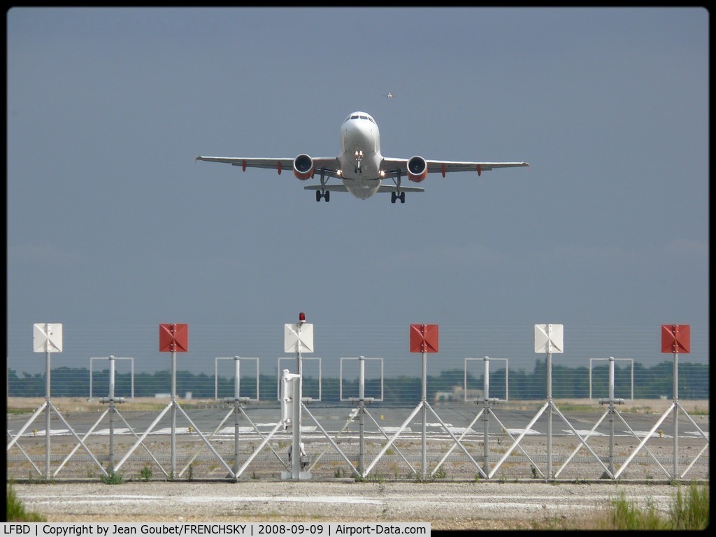 Bordeaux Airport, Merignac Airport France (LFBD) - take off 29