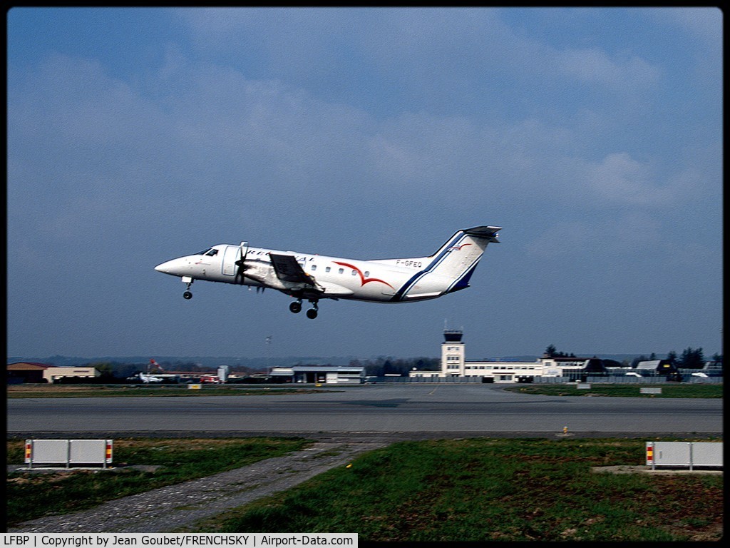 Pau Airport, Pyrenees Airport France (LFBP) - en 1999, Brasilia de Régional Airlines au take off