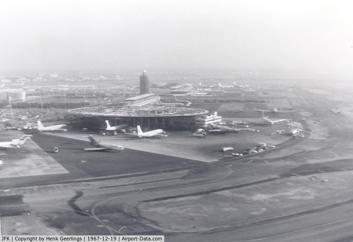 John F Kennedy International Airport (JFK) - JFK . Pan Am building. dec 1967
