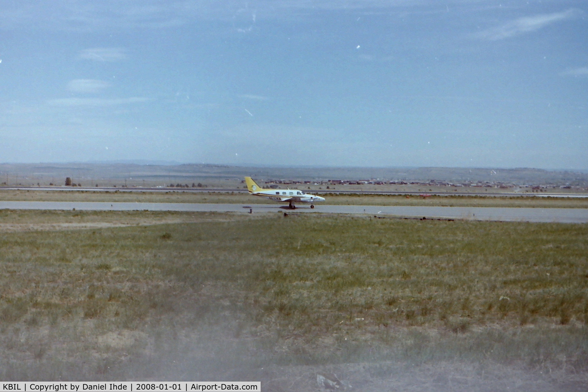 Billings Logan International Airport (BIL) - N610MN (scarcely legible) taxies to runway 27R in June of 1981 at Billings Logan Airport.