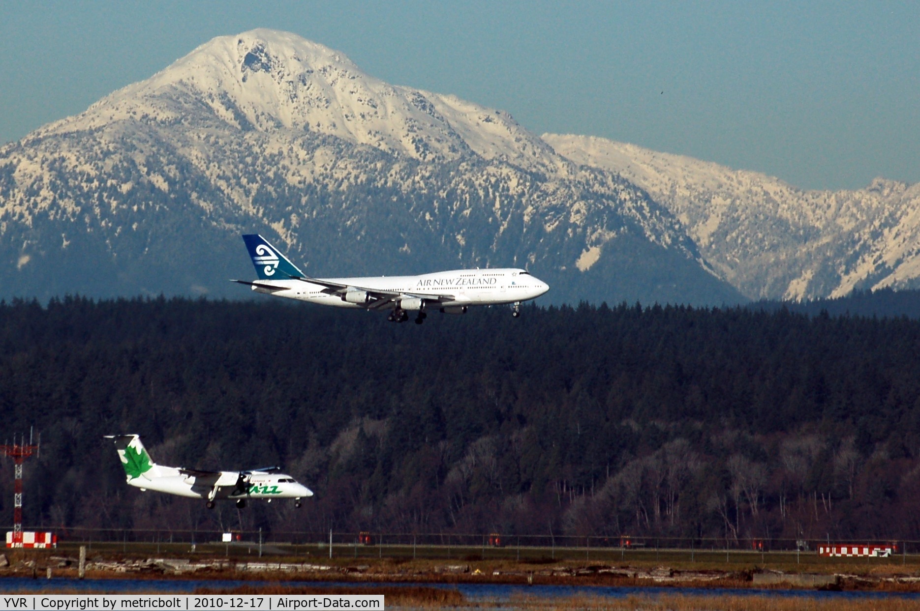 Vancouver International Airport, Vancouver, British Columbia Canada (YVR) - ANZ B747 and Jazz landing
