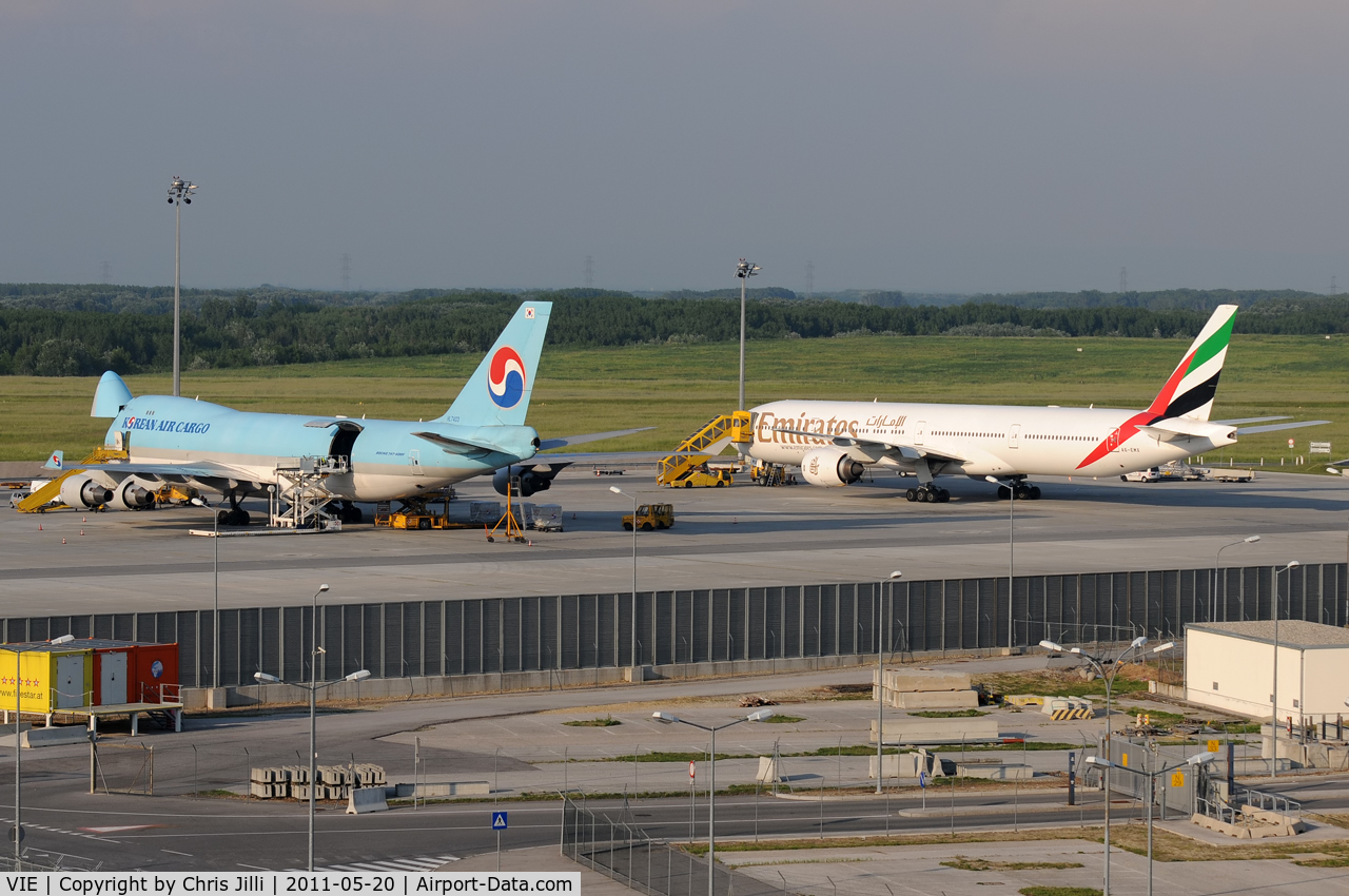 Vienna International Airport, Vienna Austria (VIE) - Korean Air Cargo + Emirates