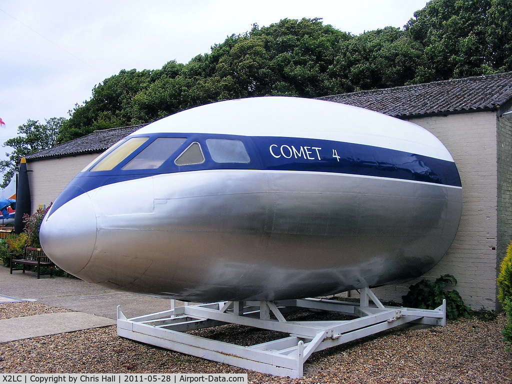 X2LC Airport - DH Comet 2 cockpit built at the same time as the two prototypes and used for structural tests, it was later converted to a simulator and is now fitted with Mk4 instruments. Now preserved at the de Havilland Aircraft Heritage Centre, London Colney