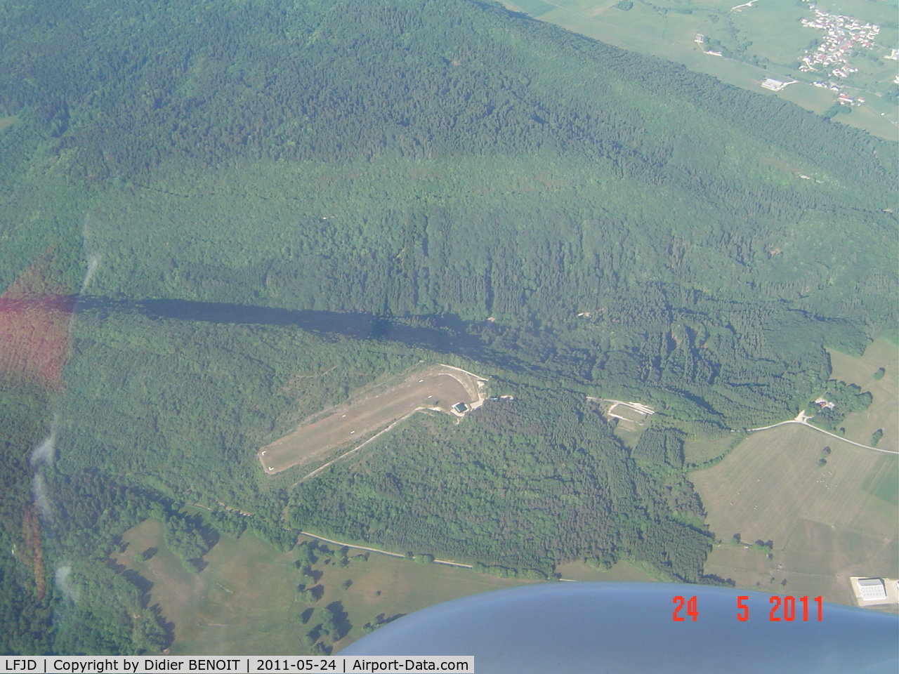 Corlier Airport, Corlier France (LFJD) - Altiport à usage restreint
Montain airfield restricted use
