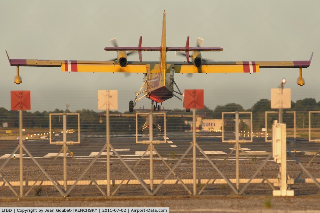 Bordeaux Airport, Merignac Airport France (LFBD) - PELICAN 44 landing 11
