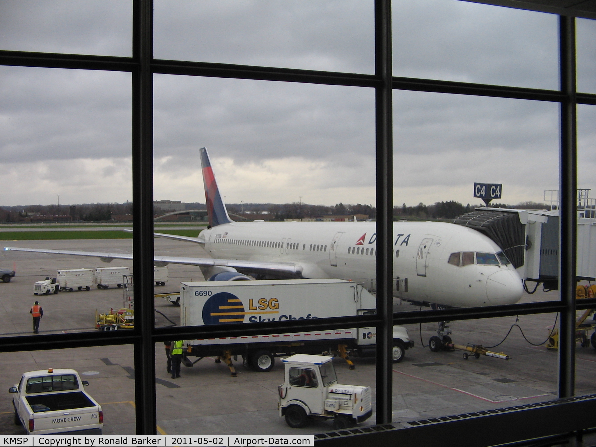 Minneapolis-st Paul Intl/wold-chamberlain Airport (MSP) - Delta at the gate