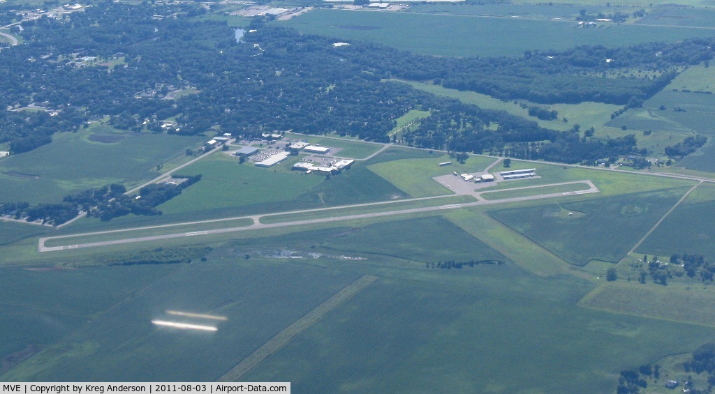 Montevideo-chippewa County Airport (MVE) - Montevideo-Chipppewa County Airport from the north at 4500'.