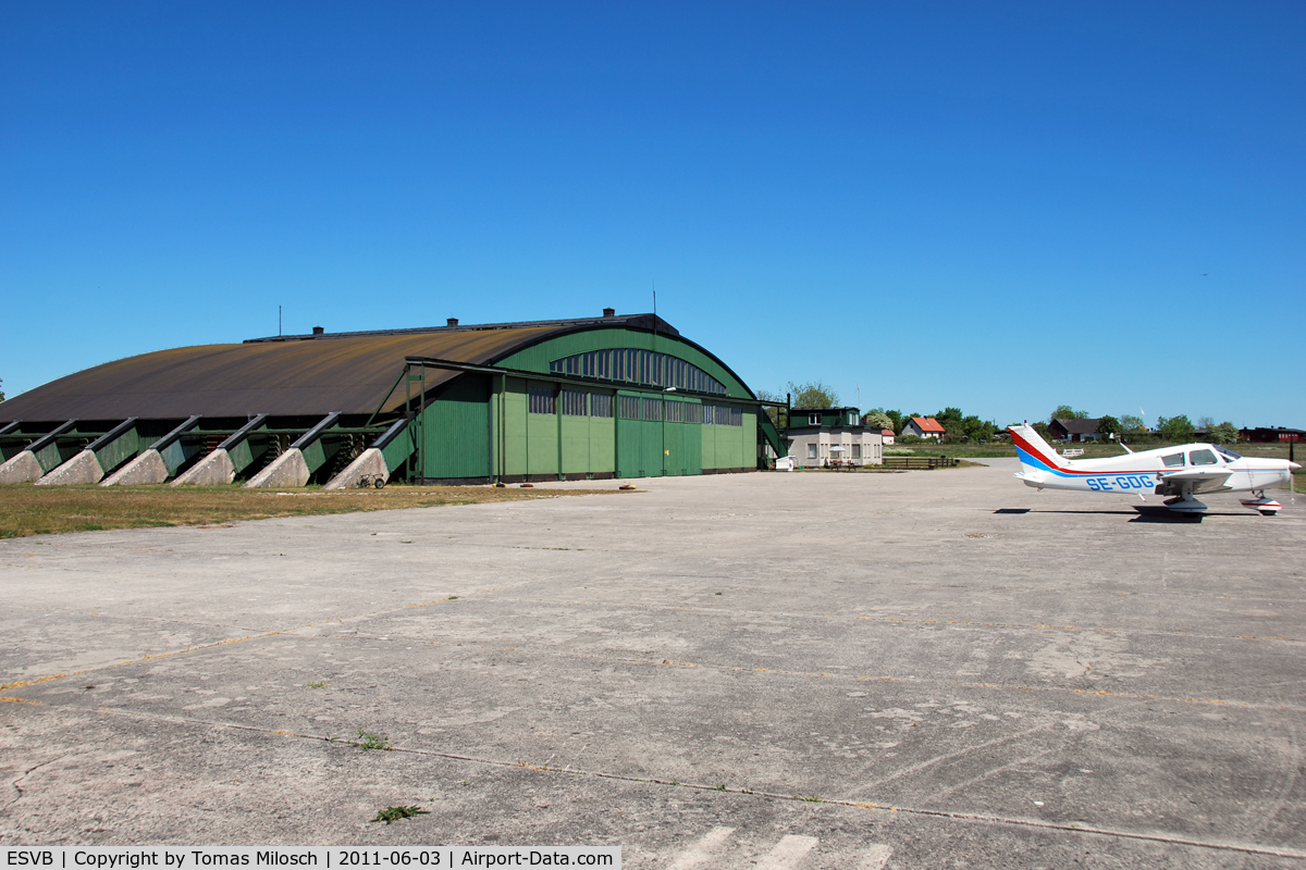 Bunge Airport, Bunge Sweden (ESVB) - The military airfield in Bunge (Gotland) started operations in 1939 and closed down in 1991. Some years later a private owner took over and the airfield became a destination for holidaymakers. 