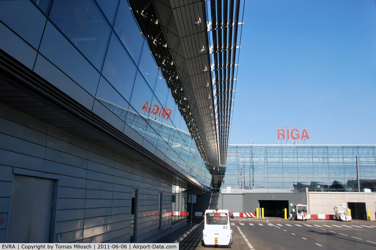 R?ga International Airport, R?ga Latvia (EVRA) - Waiting for bus transport to the aircraft (RIX–TXL).