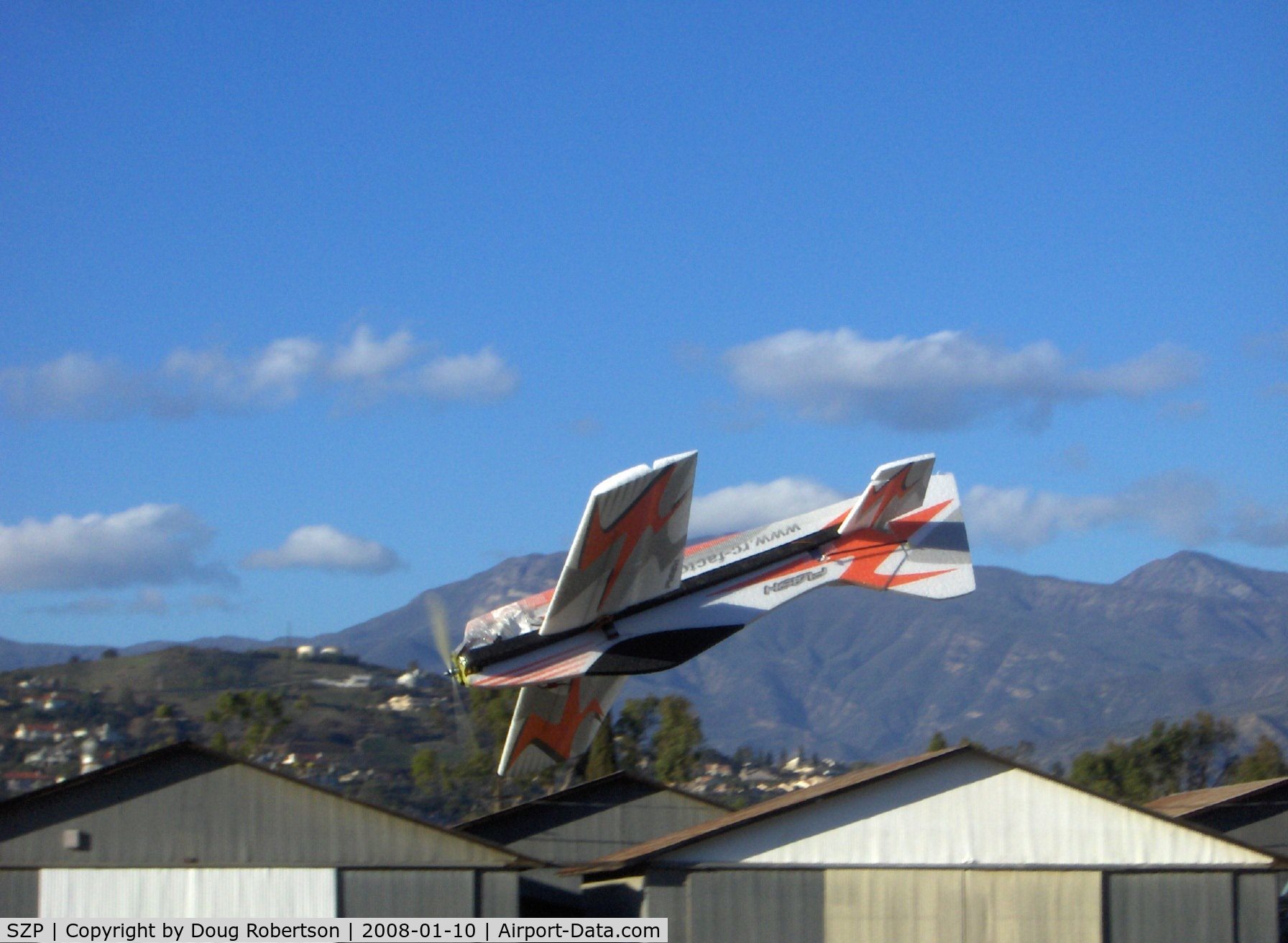 Santa Paula Airport (SZP) - RC Drone 'FLASH' extreme aerobatic, spectacular inverted dive near ground-this was skillfully recovered from without a crash