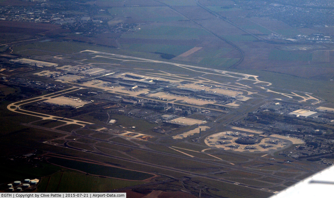Paris Charles de Gaulle Airport (Roissy Airport), Paris France (LFPG) - Charles de Gaulle Airport, seen from flight Level 110, flying the VEREL Arrival into Paris Toussus (LFPN), with F-GKSS (BE58)