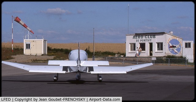 Pontivy Airport, Pontivy France (LFED) - l'aéroclub