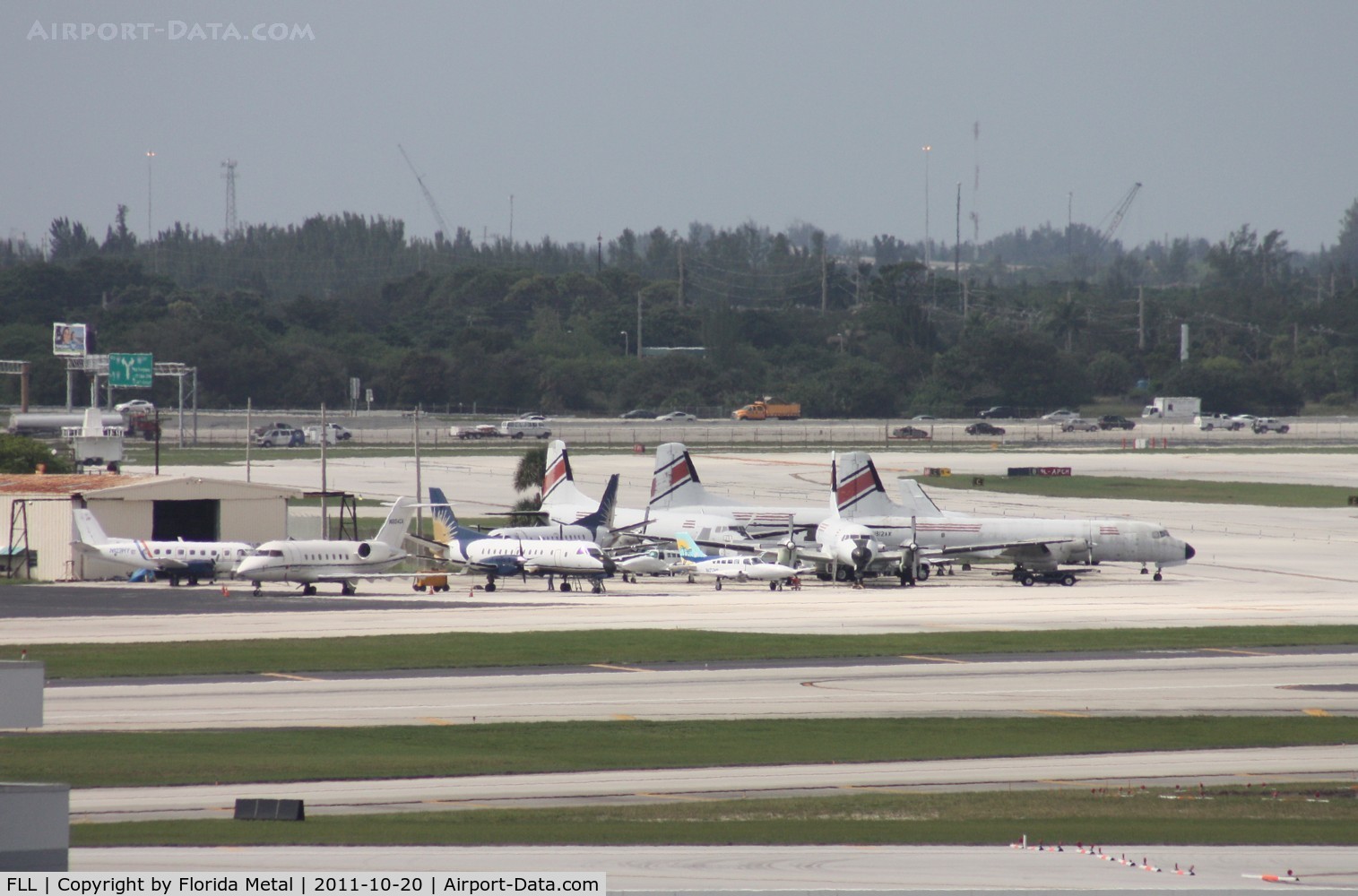 Fort Lauderdale/hollywood International Airport (FLL) - Looking west from the spotting area on top of the garage