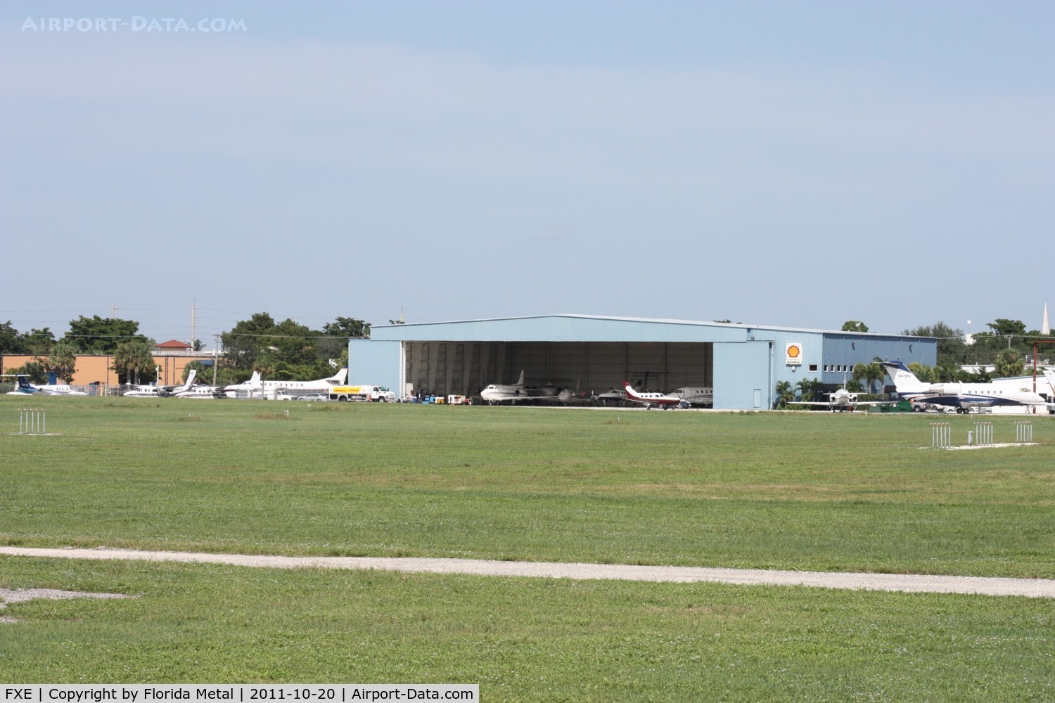 Fort Lauderdale Executive Airport (FXE) - Some jets across the field