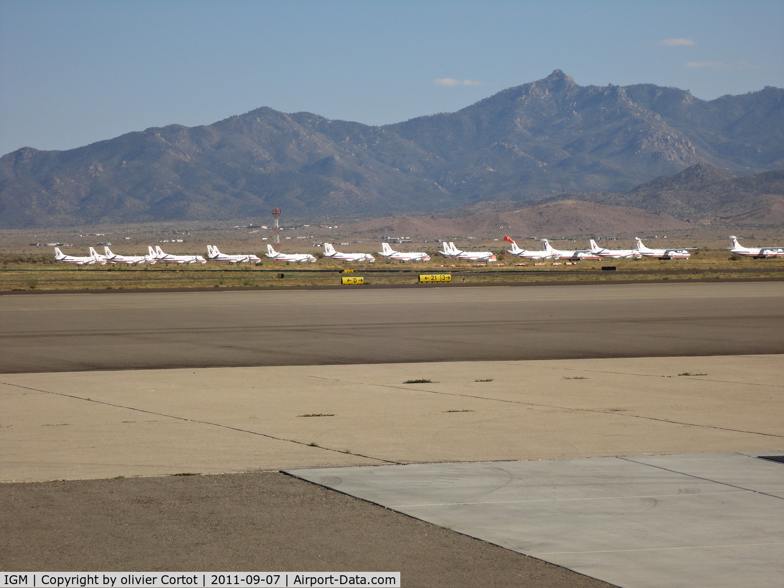Kingman Airport (IGM) - A lot of airplanes are waiting for a new future...