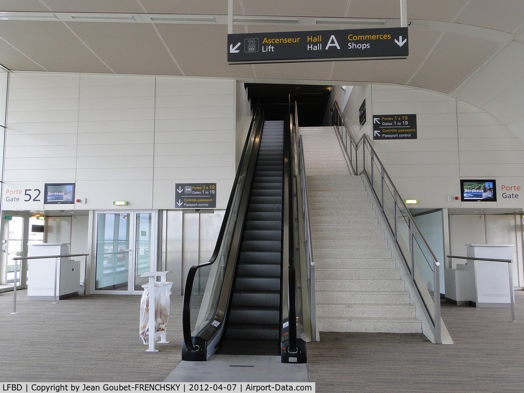 Bordeaux Airport, Merignac Airport France (LFBD) - terminal jetée ibérique