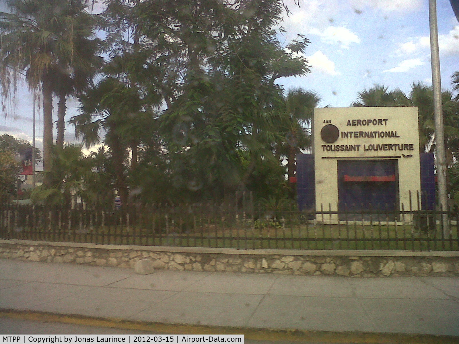 Port-au-Prince International Airport (Toussaint Louverture Int'l), Port-au-Prince Haiti (MTPP) - The entrance of the  Toussaint Louverture International Airport of Port-au-Prince (PAP)
