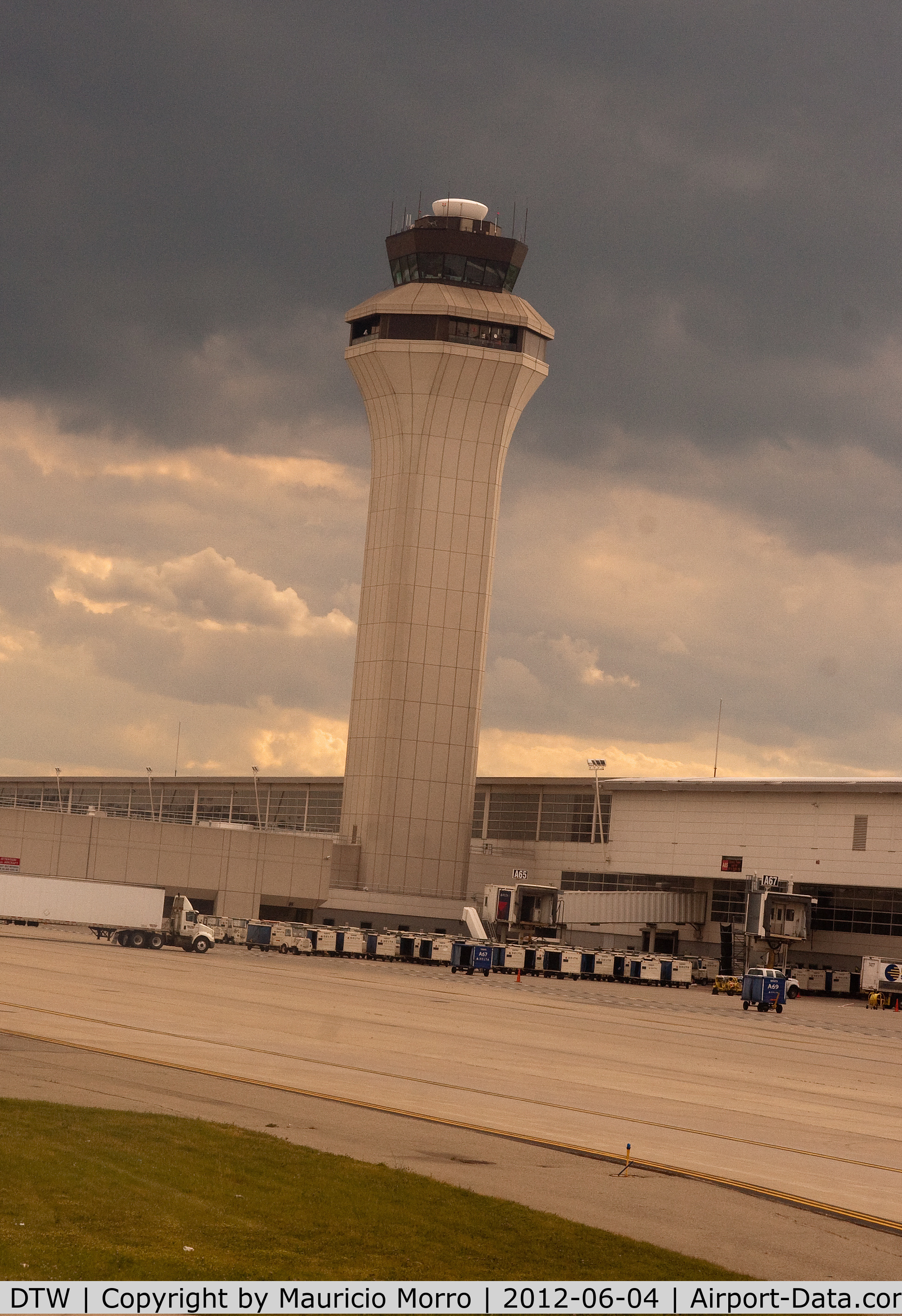 Detroit Metropolitan Wayne County Airport (DTW) - Tower at DTW