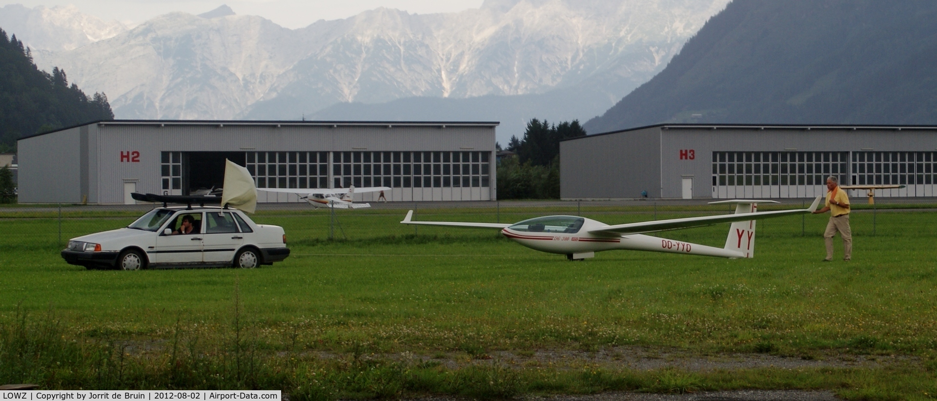 LOWZ Airport - The old and well-known Volvo car is day in, day out, crossing over the proper runway and taxiways of Zell Am See Flugplatz. But this pulling of glideplanes is also a perfect task for the car. 
