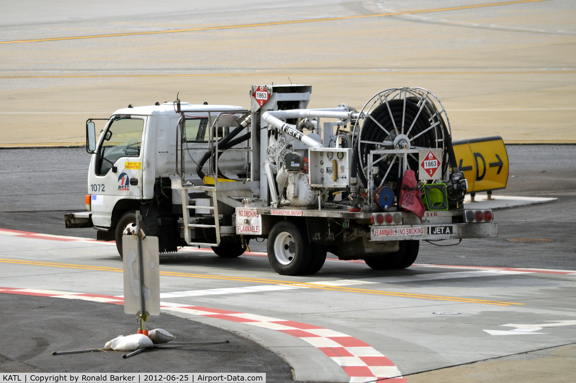 Hartsfield - Jackson Atlanta International Airport (ATL) - Fuel pump truck