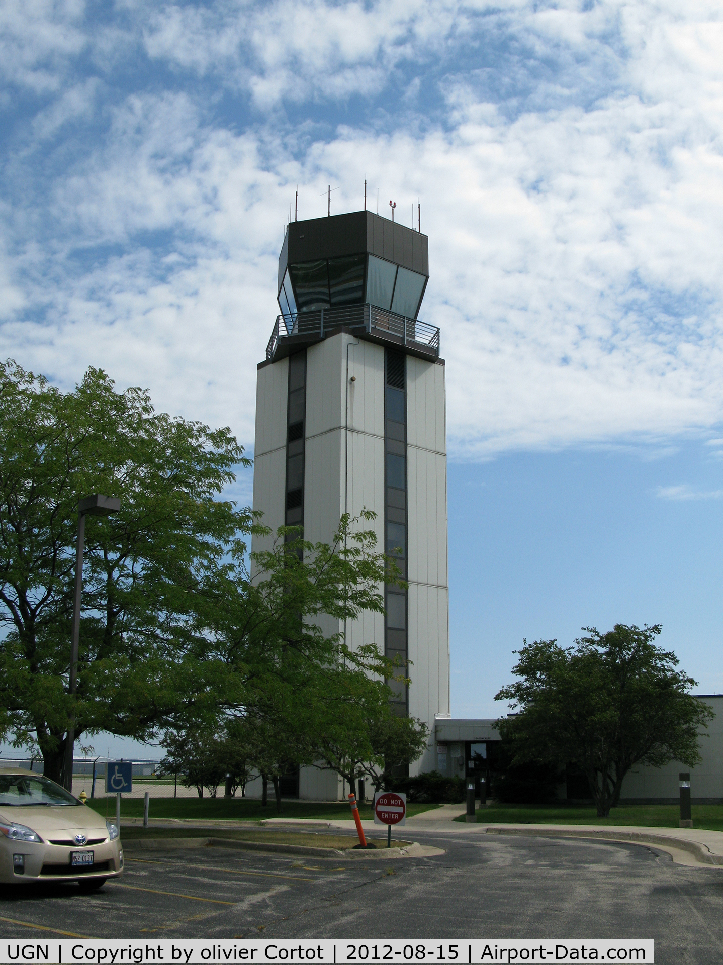 Waukegan Regional Airport (UGN) - the control tower