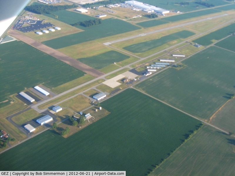 Shelbyville Municipal Airport (GEZ) - Looking NW