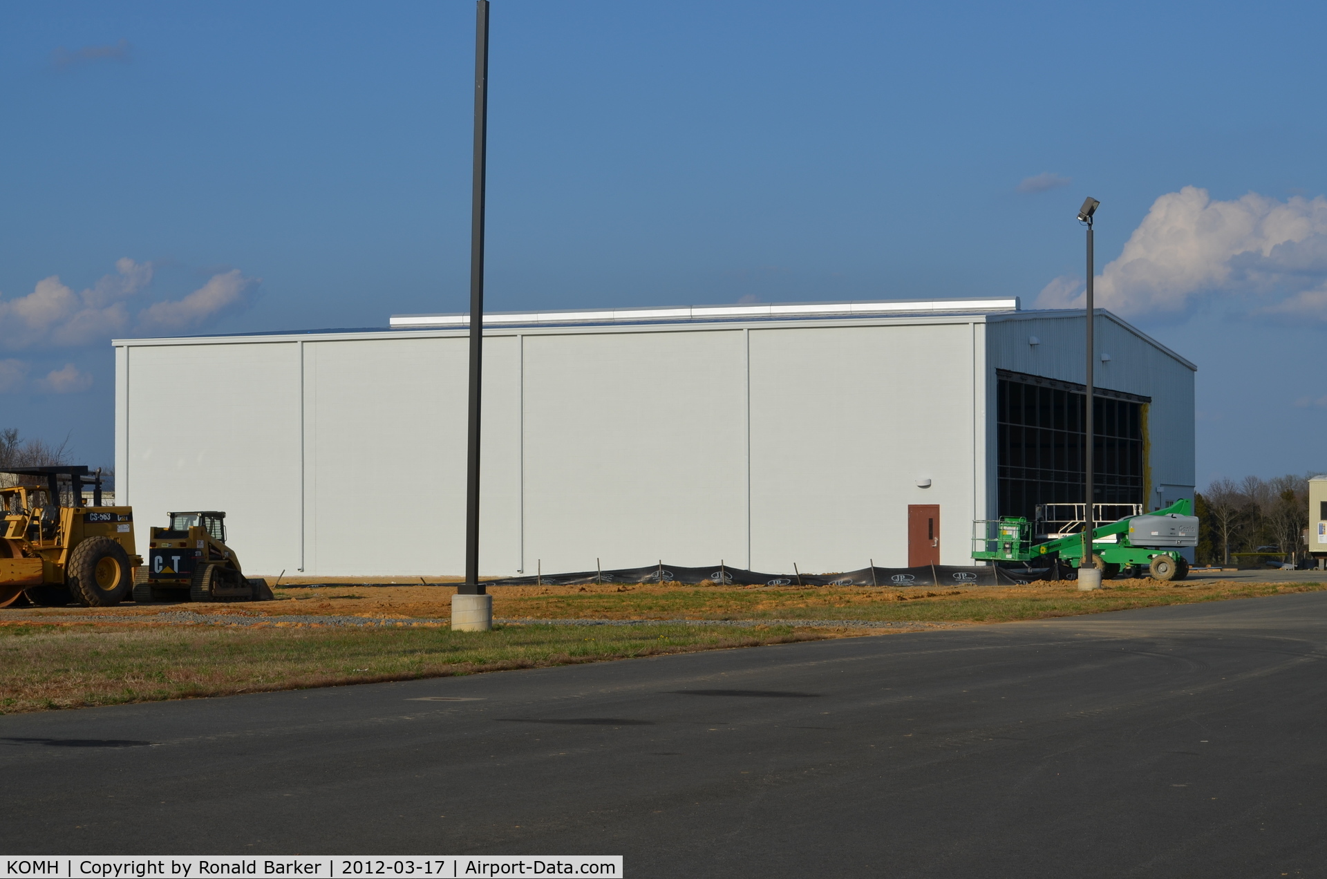 Orange County Airport (OMH) - Dive Orange - New Hanger