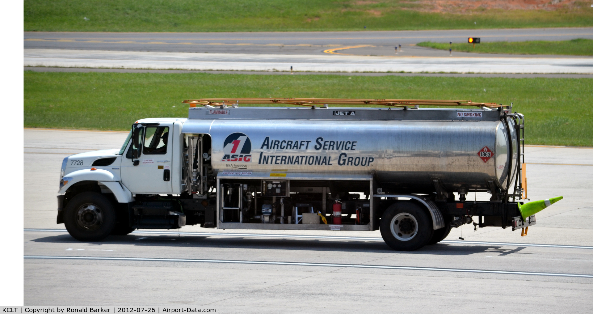 Charlotte/douglas International Airport (CLT) - Fuel Truck