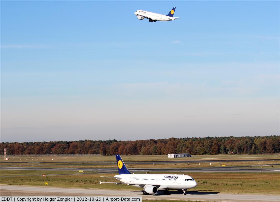 Tegel International Airport (closing in 2011), Berlin Germany (EDDT) - Outgoing and incoming traffic along visitor´s terrace...