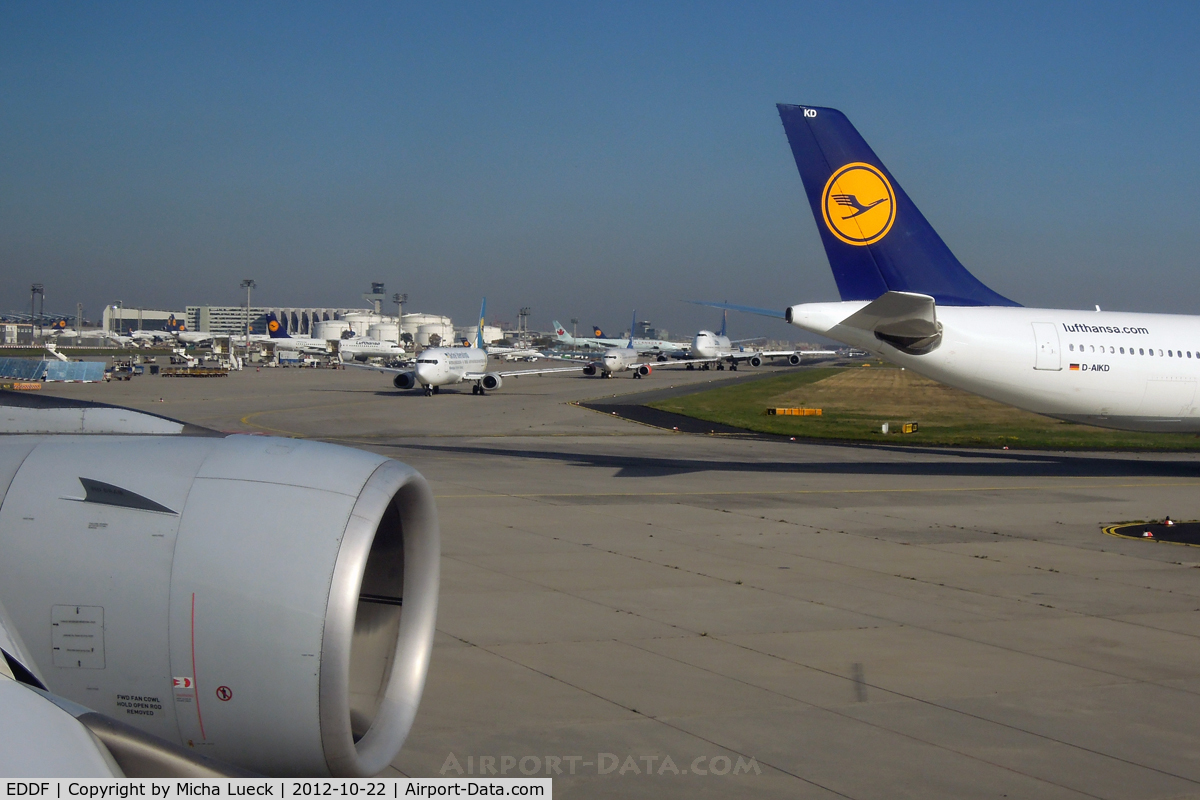 Frankfurt International Airport, Frankfurt am Main Germany (EDDF) - Busy queue at the threshold - taken from A340-600 D-AIHI