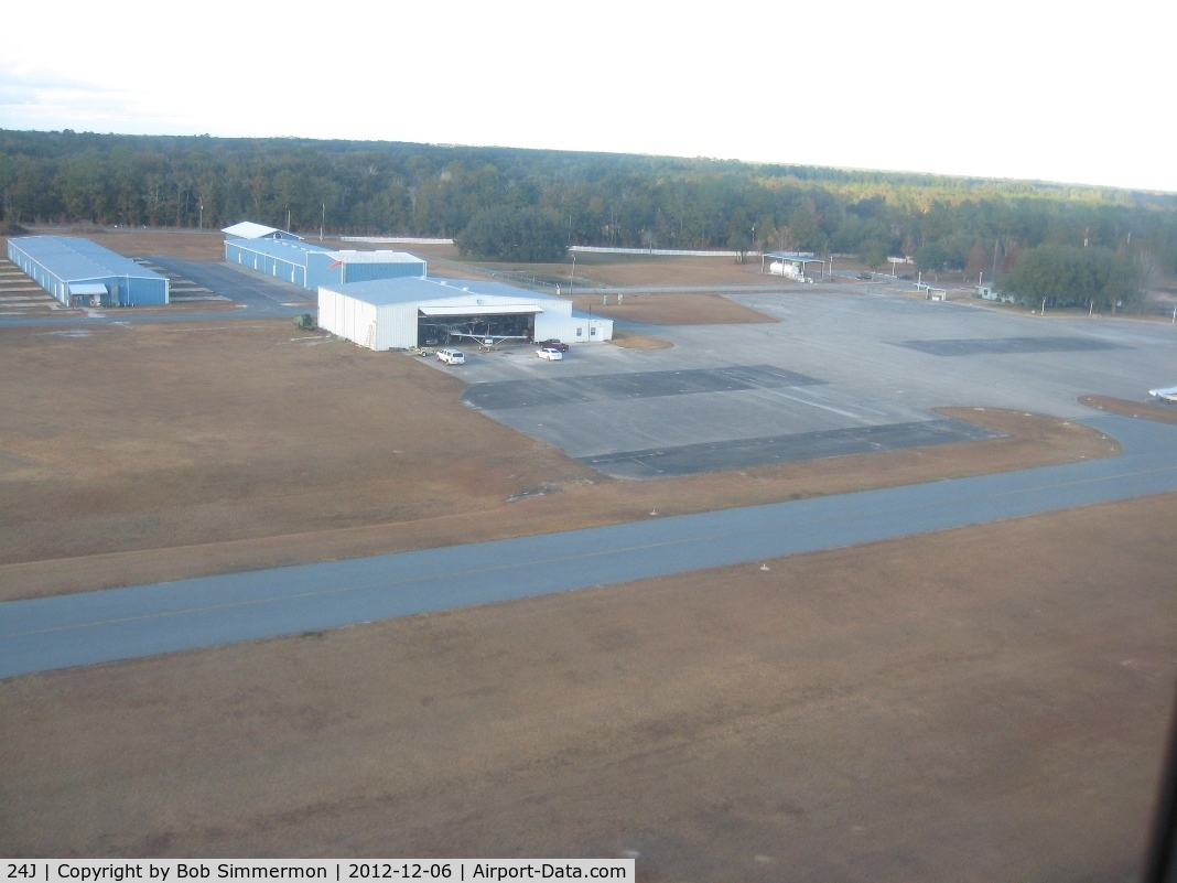 Suwannee County Airport (24J) - Departing to the east