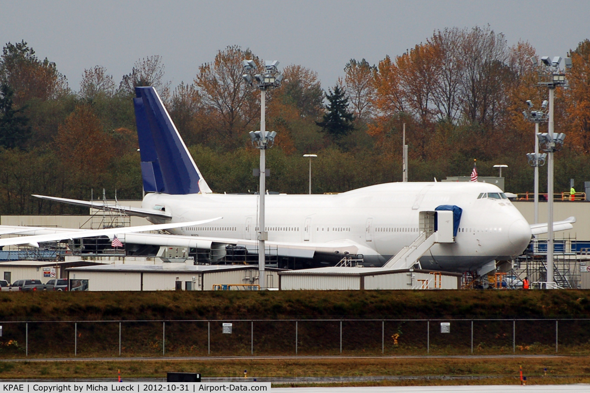 Snohomish County (paine Fld) Airport (PAE) - Judging by the colours, this is going to be another B747-8i for LH
