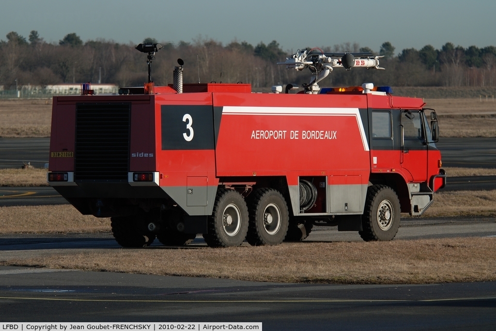 Bordeaux Airport, Merignac Airport France (LFBD) - VMA des pompiers de l'aéroport